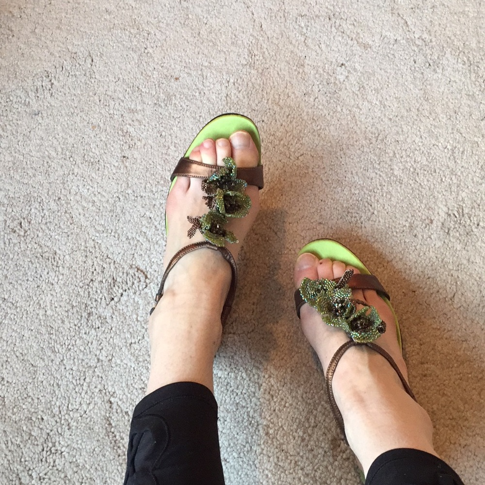 Beverly Feldman kitten heels. - Picture 2 of 8